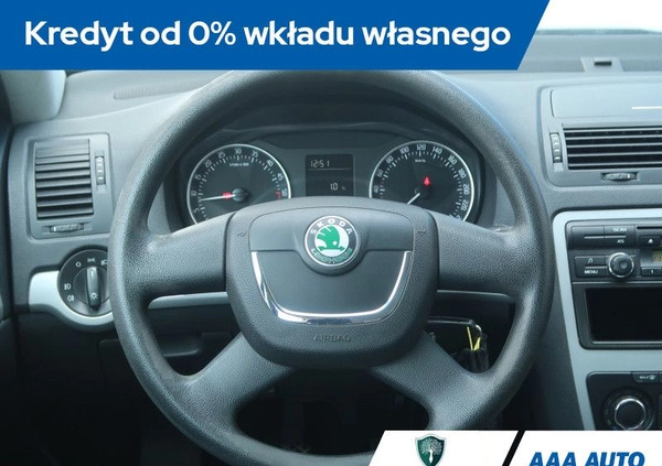 Skoda Octavia cena 23600 przebieg: 208953, rok produkcji 2012 z Mikstat małe 106
